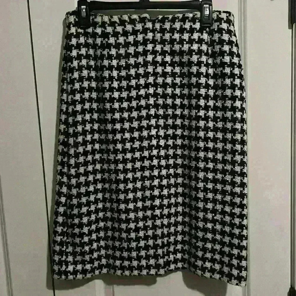 Liz Clairborne Houndstooth Lined Pencil Skirt size 12 petite, classic style! - Picture 2 of 7